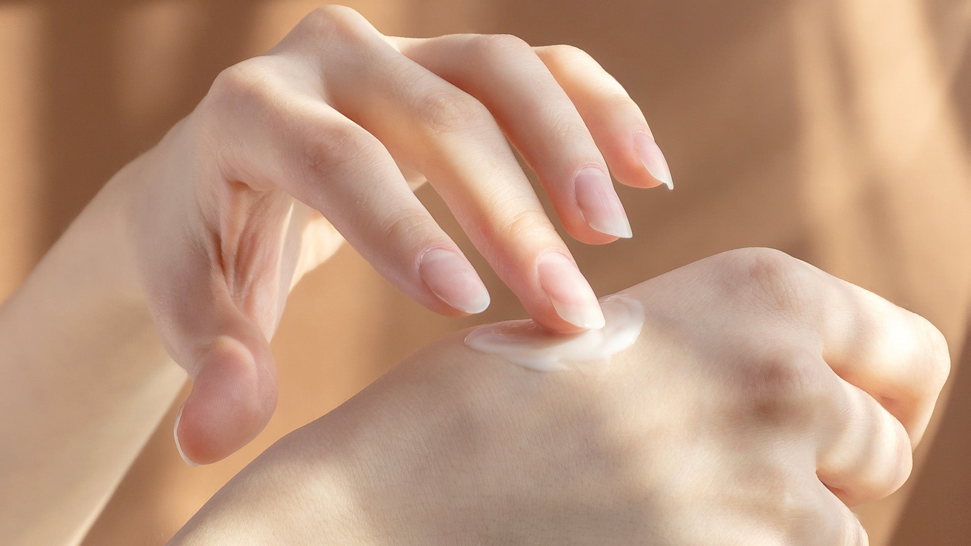 DISCOVER YOUR COMPLETE HAND CARE RITUAL